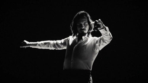 NOWNESS / In motion: Liminal love